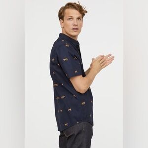 (A2) H&M Men's Short Sleeve Button Down Navy Blue Leopard Print - 100% Cotton L
